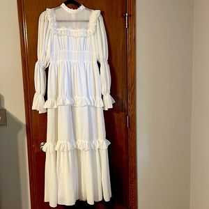 Modest white long sleeve maxi dress